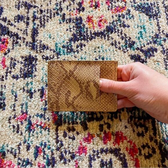 Universal Thread Snake Print Card Holder Wallet – Neutral, 4 Slots 🤎 - Picture 3 of 3